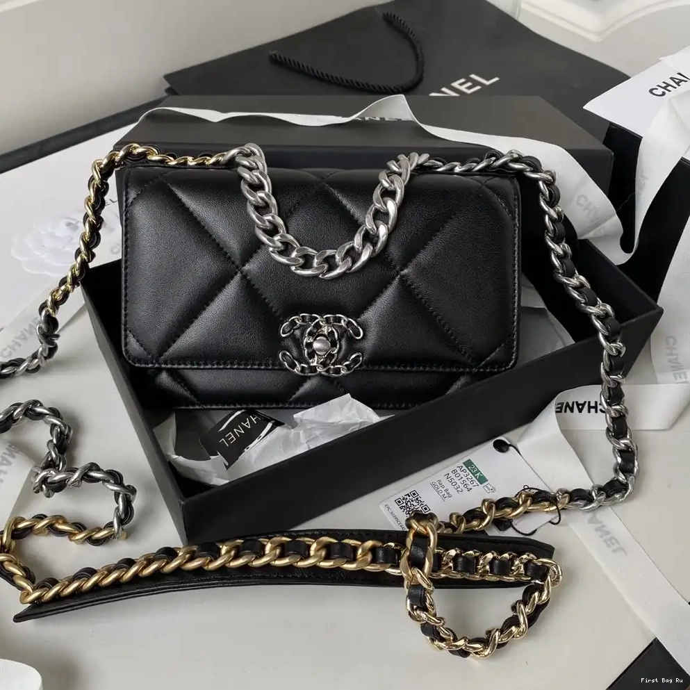 Firstbag Ru CHAIN WALLET CHANEL ON 19 0521
